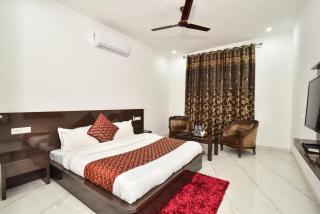 Hotel Royal Place - - 1