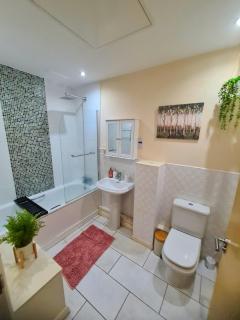 3 Bed House Etihad Stadium, COOP LIVE Private Parking With Optional HOT TUB - Manchester - 7