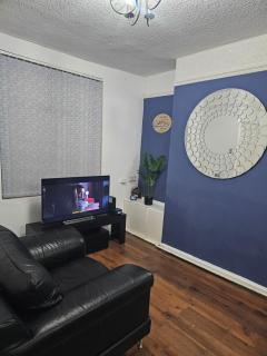 Your Happy Place-2 Bedroom House - Liverpool - 0