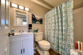 Sharp Spacious Middletown Apartment Free Laundry - Middletown - 0