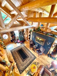 LUXURIOUS TN Mtn Lodge- Sleeps 22+, Hiking & Lake - 7