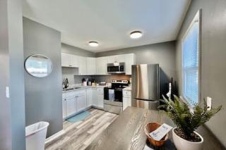 Charming, Stylish remodeled Trenton Apartment - Trenton - 0
