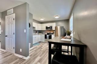 Charming, Stylish remodeled Trenton Apartment - Trenton - 9