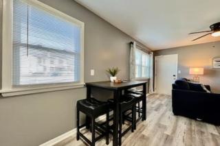 Charming, Stylish remodeled Trenton Apartment - Trenton - 4
