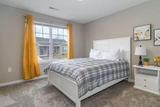 BRAND NEW Home away from Home among the Nook - Hamilton - 1