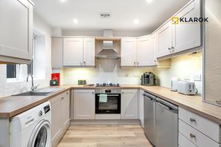 Modern 3 Bedroom Retreat Perfect for Families or Groups - Peterborough - 7