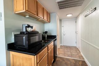 Oceanview Oasis 7th Floor King Room - 6