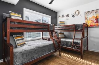 Large Patio, Rooftop Deck and Garage, 3 Miles to Broadway - 2