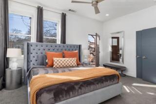 In the Heart of 12 South and Belmont 5 Beds 3 Bedrooms and 3 Full Bathrooms - Nashville - 1
