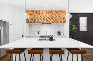 Upscale Home with Patio WALK to 12 South and Belmont - 7