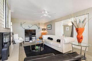 Mid-Century Modern Home W- Pool - Walk To El Paseo - Palm Desert - 2