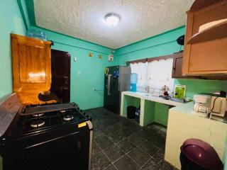 Agradable casa de 4 habitaciones 2 baños cómodos - La Ceiba - 6
