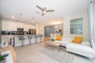 5013MO TOWNHOUSE 4 BEDROOMS & 3 BATHROOMS + POOL - Kissimmee - 0