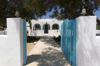 Wave Lullaby, Peaceful Beachfront Retreat in Paros - Molos Parou - 2