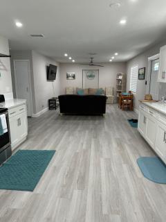 Newly remodeled, Cozy Cottage in North Palm Beach - North Palm Beach - 3