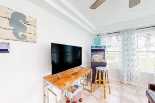 Sea Side Escape - 4