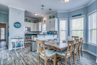 Doctor's Orders 2 Short Walk to Private Deeded Beach Sleeps 14 - Destin - 8
