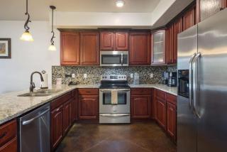 Luxury Downtown Rental (Hot Tub/Pet Friendly) - La Dolce Vita Villas #8 - Moab - 9