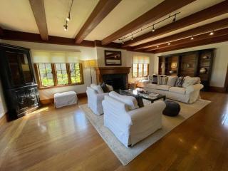 Timeless Tudor w/ Game Room, Pool Table & Hot Tub - San Jose - 5