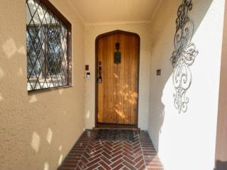 Timeless Tudor w/ Game Room, Pool Table & Hot Tub - San Jose - 8
