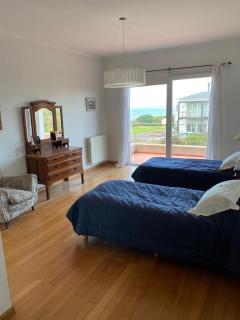 Casa De Alta Categoría Ubicada En Barrio Medanos Frente Al Mar - Necochea - 5