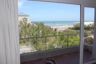 Casa De Alta Categoría Ubicada En Barrio Medanos Frente Al Mar - Necochea - 2
