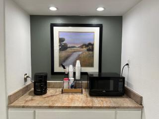Desert Sands Inn & Suites - Albuquerque - 5