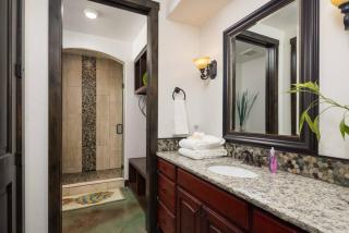 Luxury Downtown Rental (Hot Tub/Pet Friendly) - La Dolce Vita Villas #11 - Moab - 8