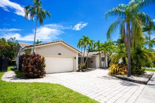 Deluxe 5BR & 3BA Villa in Hollywood Lakes near Beach - Hollywood - 8