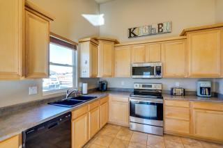 Pueblo Five Star Pikes Peak View Home with Hot Tub - Pueblo West - 1