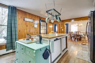 Charming Wilton Vacation Rental with Fire Pit - 1