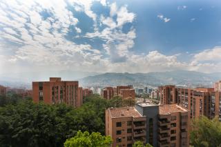 Moderna y cómoda suite Gym y Pool El Poblado 1002 - 3