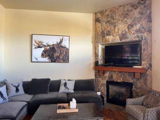 4 Bedroom 4 Bathroom + Hot Tub Minutes from Slopes - Park City - 7