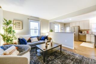 WFH-Friendly Home in Dearborn Dogs Welcome! - Dearborn - 0