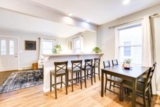 WFH-Friendly Home in Dearborn Dogs Welcome! - Dearborn - 2
