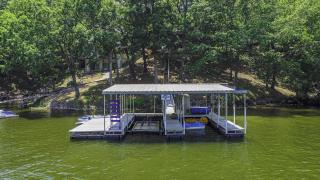 6bedrooms, ramp boat dock slips water toys, nice cove area - Linn Creek - 0