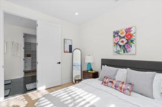 Elegant 3BR3.5BA Modern Charlotte Townhouse - Charlotte - 3