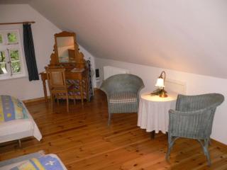 - Exclusively restored Gulfhof - - 1