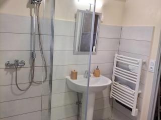 Maison de plain-pied au bord d'un étang en Berry, avec services inclus et garage pour vélos/motos - FR-1-591-353 - 4