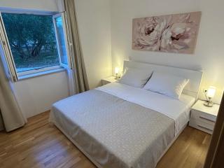 Apartments with parking space Porat - Krk - 22186 - 2