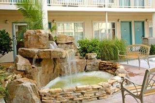 Best Western Plus Holiday Sands Inn & Suites - Norfolk - 3