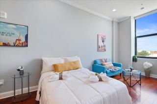 Modern Studio W Rooftop Pool - Philadelphia - 1