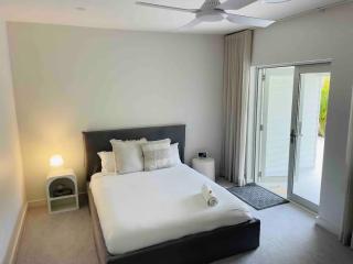 Ocean Lake Oasis - Wamberal - 5