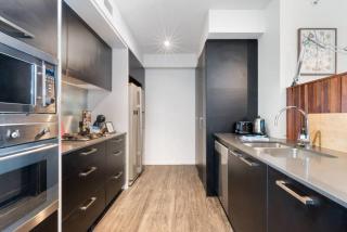 South Brisbane One Bedroom Apartment - 5