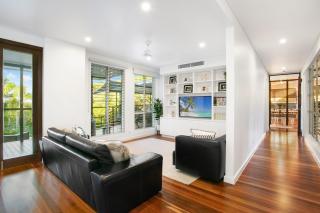 Minutes from Hastings Street - 3