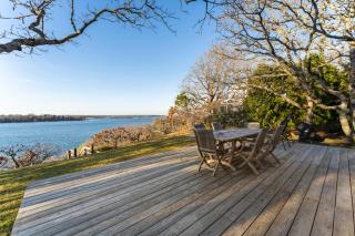 Private Beach Waterfront Oak-Bluffs Family Cottage - 4