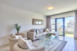 Stylish sea-facing apartment with underground parking - 0