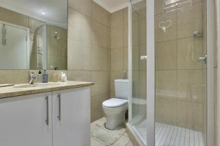 Stylish sea-facing apartment with underground parking - Cape Town - 1