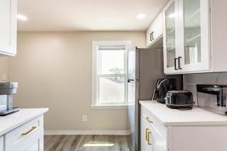 Full modern 1Bdr Apt w/ Private Entrance on 2nd FL - Bethpage - 8