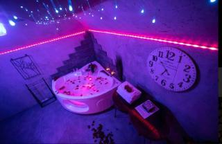 Apartament NEON JACUZZI -Loft Styl -RYNEK CENTRUM &Parking ,Śniadania For Free - Kielce - 0